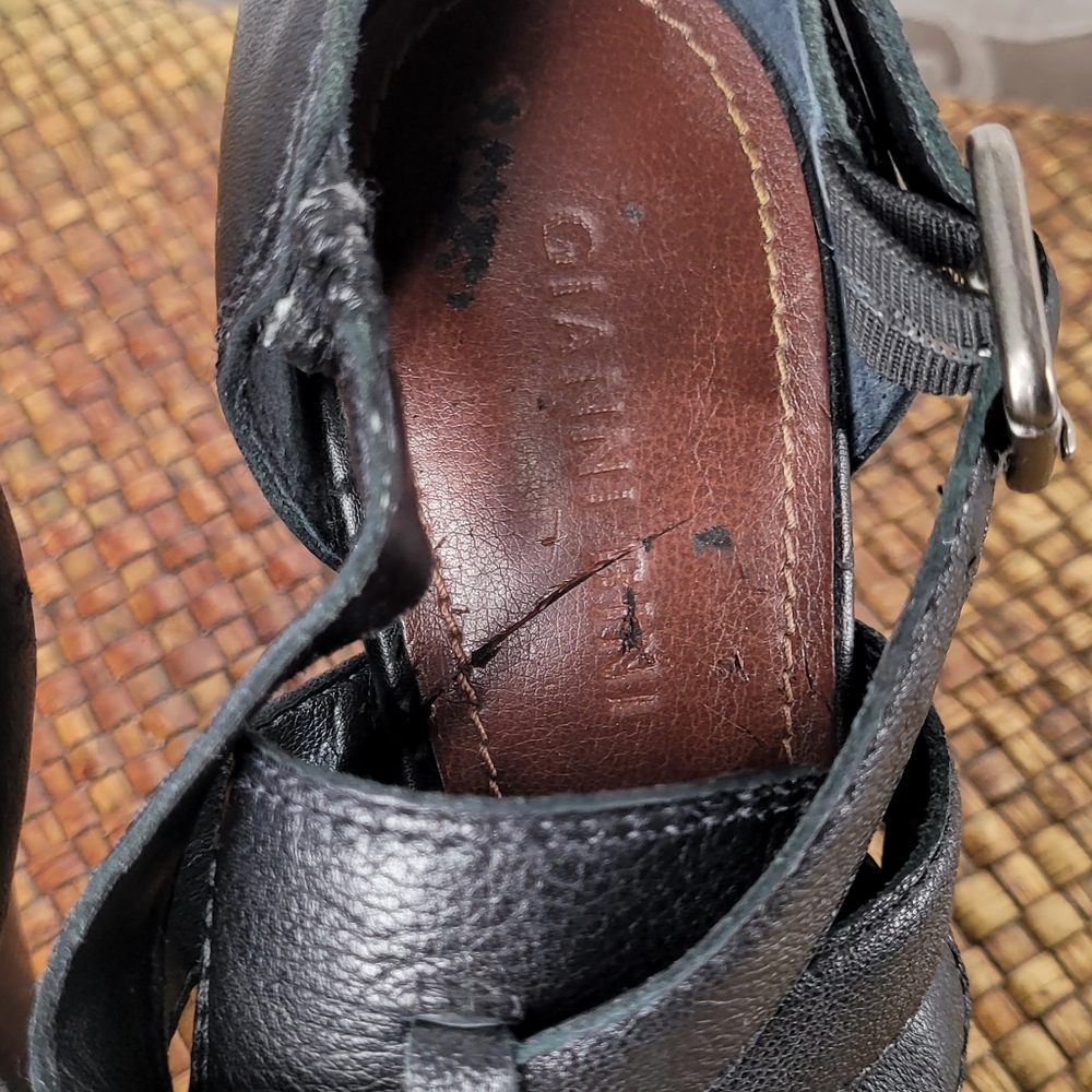 Gianni Bini 4"heels with buckles size 9M - Picture 3 of 11